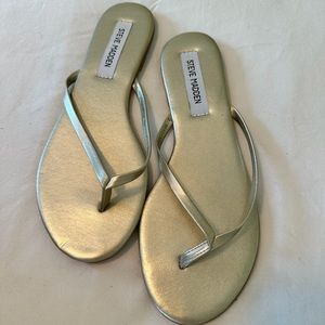 Womens flip flop sandal, worn once